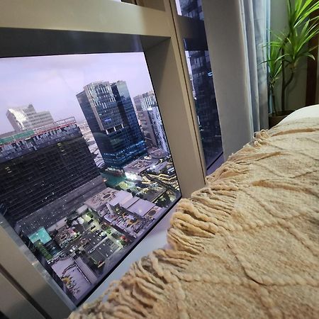 Luxestaysmnl Coastal Chic Netflx 380Mbps Pool Bgc مانيلا المظهر الخارجي الصورة