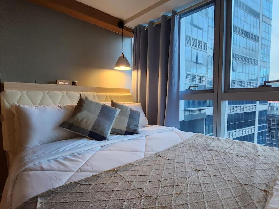 Luxestaysmnl Coastal Chic Netflx 380Mbps Pool Bgc مانيلا المظهر الخارجي الصورة