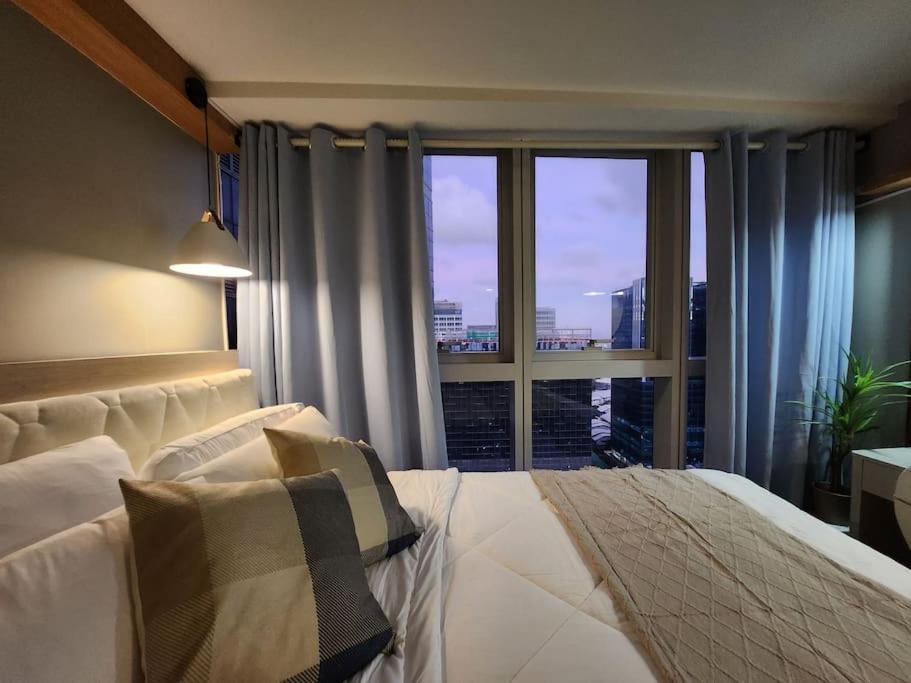 Luxestaysmnl Coastal Chic Netflx 380Mbps Pool Bgc مانيلا المظهر الخارجي الصورة