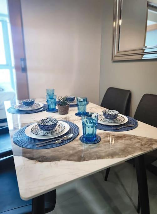 Luxestaysmnl Coastal Chic Netflx 380Mbps Pool Bgc مانيلا المظهر الخارجي الصورة