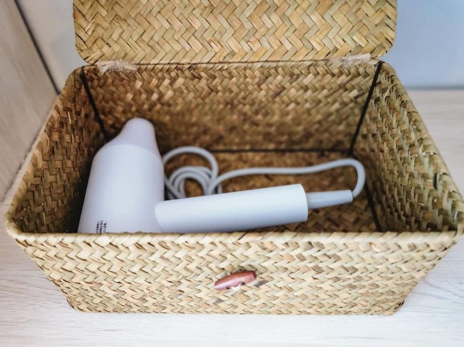 Luxestaysmnl Coastal Chic Netflx 380Mbps Pool Bgc مانيلا المظهر الخارجي الصورة
