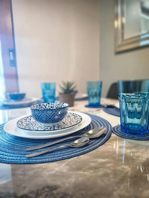 Luxestaysmnl Coastal Chic Netflx 380Mbps Pool Bgc مانيلا المظهر الخارجي الصورة