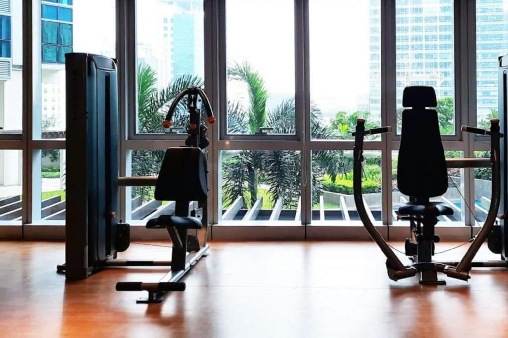 Luxestaysmnl Coastal Chic Netflx 380Mbps Pool Bgc مانيلا المظهر الخارجي الصورة