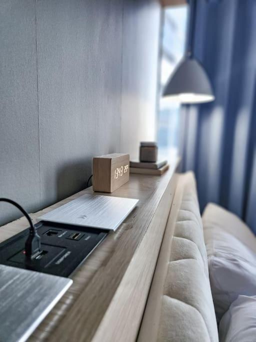 Luxestaysmnl Coastal Chic Netflx 380Mbps Pool Bgc مانيلا المظهر الخارجي الصورة